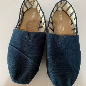 Toms